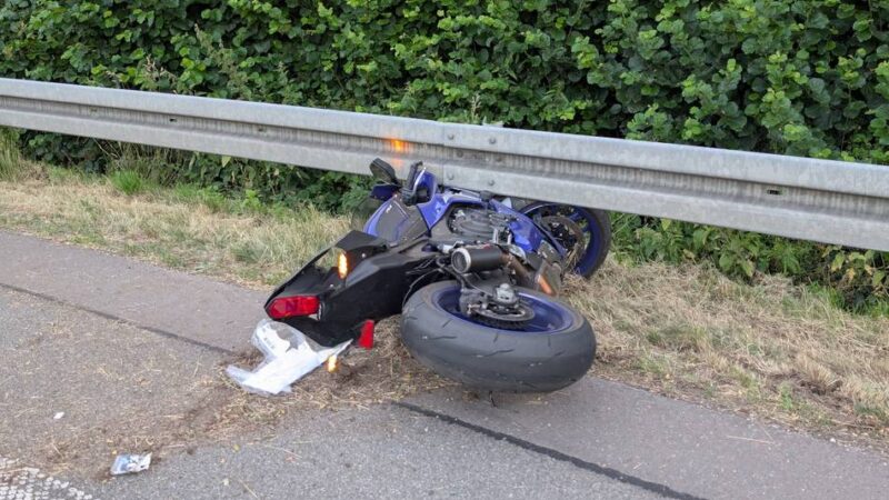 A46 bei Erkelenz: Motorradfahrer verletzt sich bei Unfall in Ausfahrt