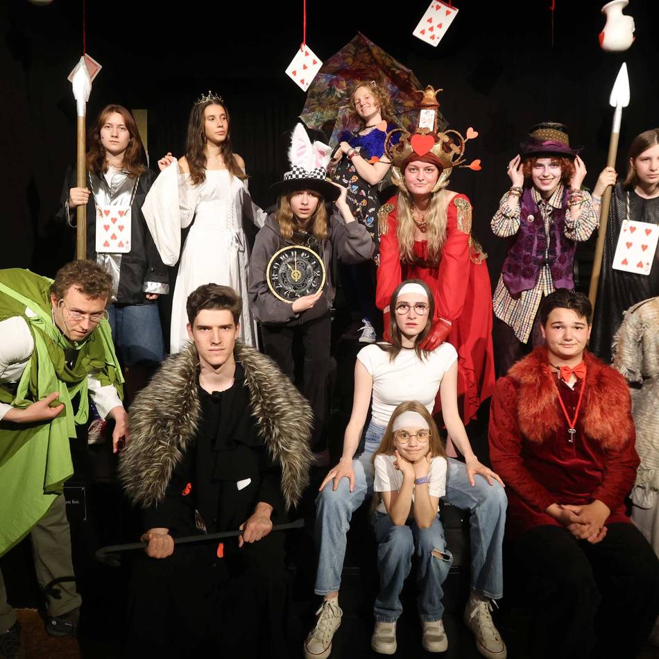 Junges Ensemble des Leverkusener Matchbox-Theaters: Bewegende Psycho-Reise zum eigenen Ich