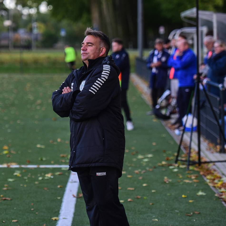 Fünf Gegentreffer und Rote Karte: SV Rindern kann den FC Neukirchen-Vluyn nicht stoppen