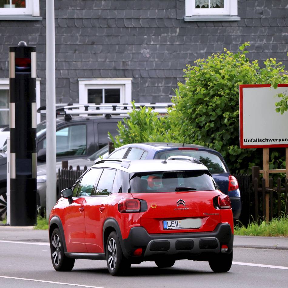 So viel Geld bringt Tempomessung der Stadt Leverkusen ein: Blitzerzuwachs an Berliner Straße sorgt für Frust