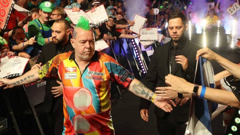 Europa-Darts-Tour in der Leverkusener Ostermann-Arena: Schnelle Pfeile – Duelle im Hexenkessel