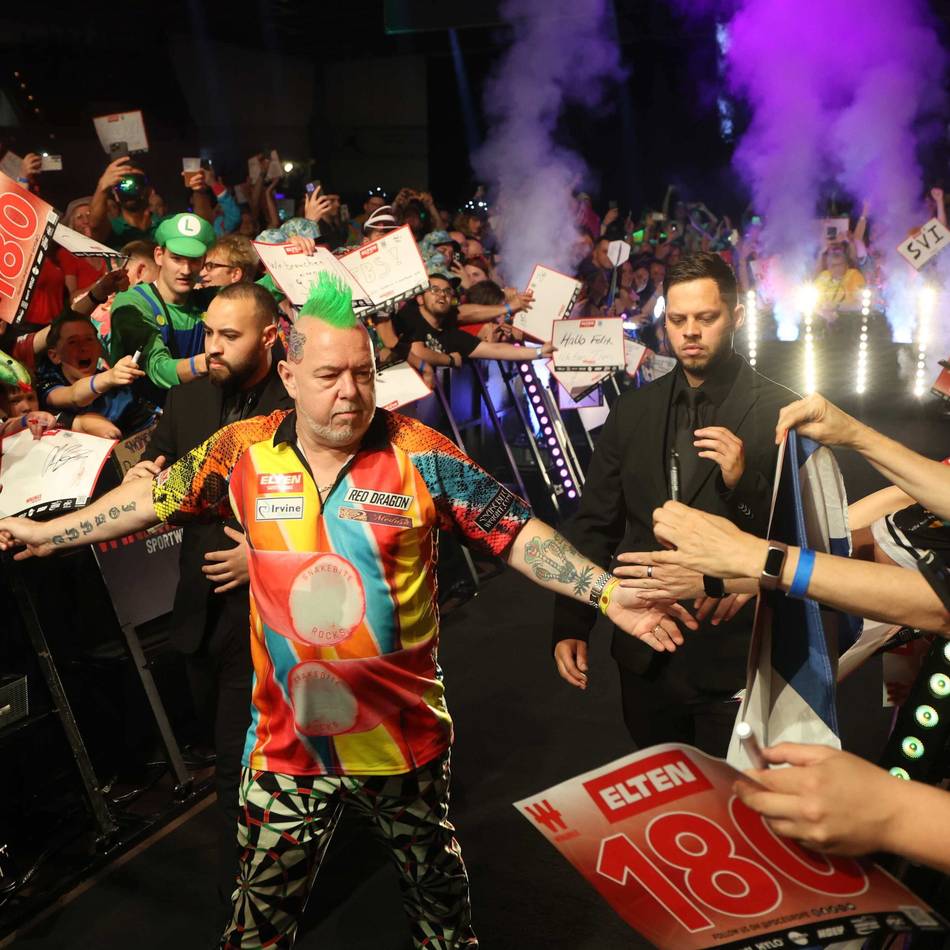 Europa-Darts-Tour in der Leverkusener Ostermann-Arena: Schnelle Pfeile – Duelle im Hexenkessel