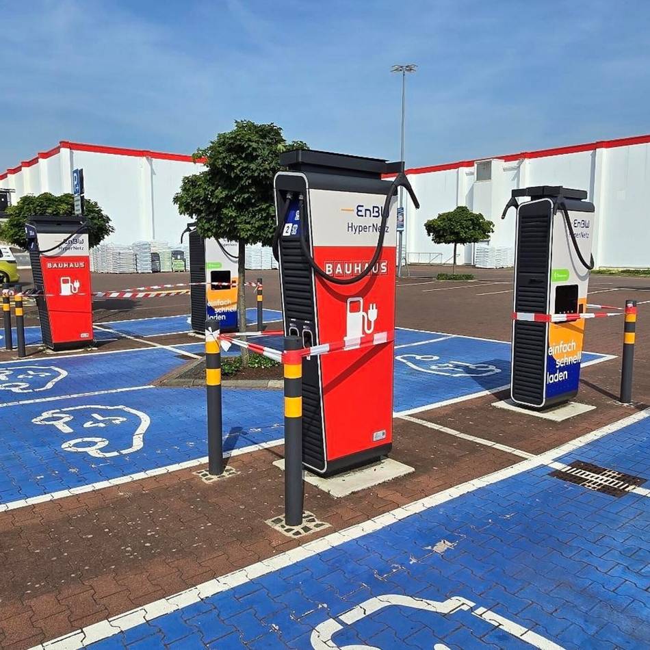 Auf Baumarkt-Parkplatz in Leverkusen: Kupferdiebe bedienen sich an E-Ladestationen