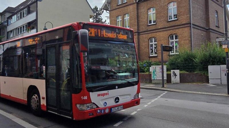 Anwohner in Leverkusen klagen über Lärm, Erschütterung, Poser: Täglich „kleine Erdbeben“ auf der Kölner Straße