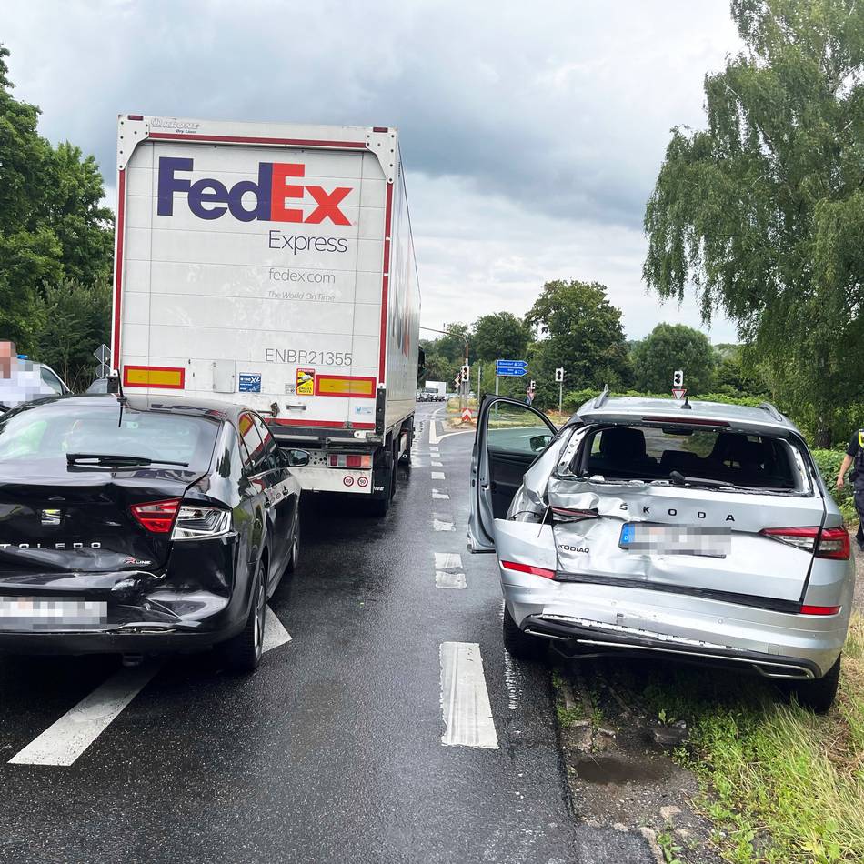 Am Hildener Kreuz: Erkratherin bei Auffahrunfall eines Lkws schwer verletzt