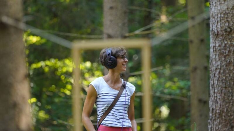 Die 12. neaderland BIENNALE verbindet Sommer mit Theater: Pandora Pop gibt dem Wald eine Stimme