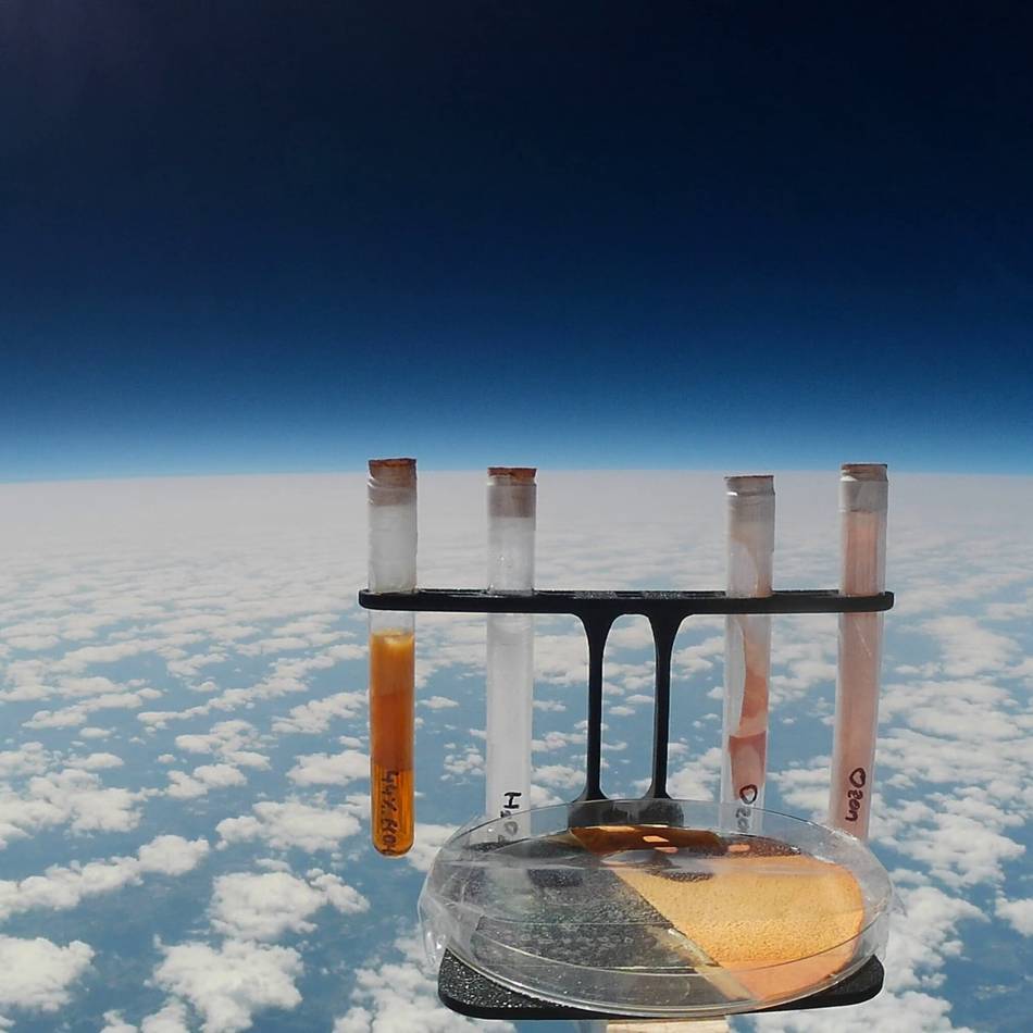 Beeindruckende Fotos: Xantener Gymnasiasten schicken Wetterballon in die Stratosphäre