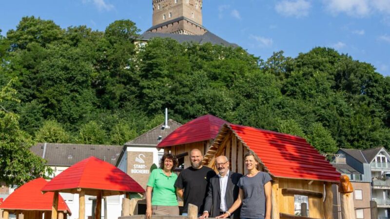 Barrierearm und schattig: Spielspaß an der Stadthalle – Neuer Spielplatz in Kleve eröffnet