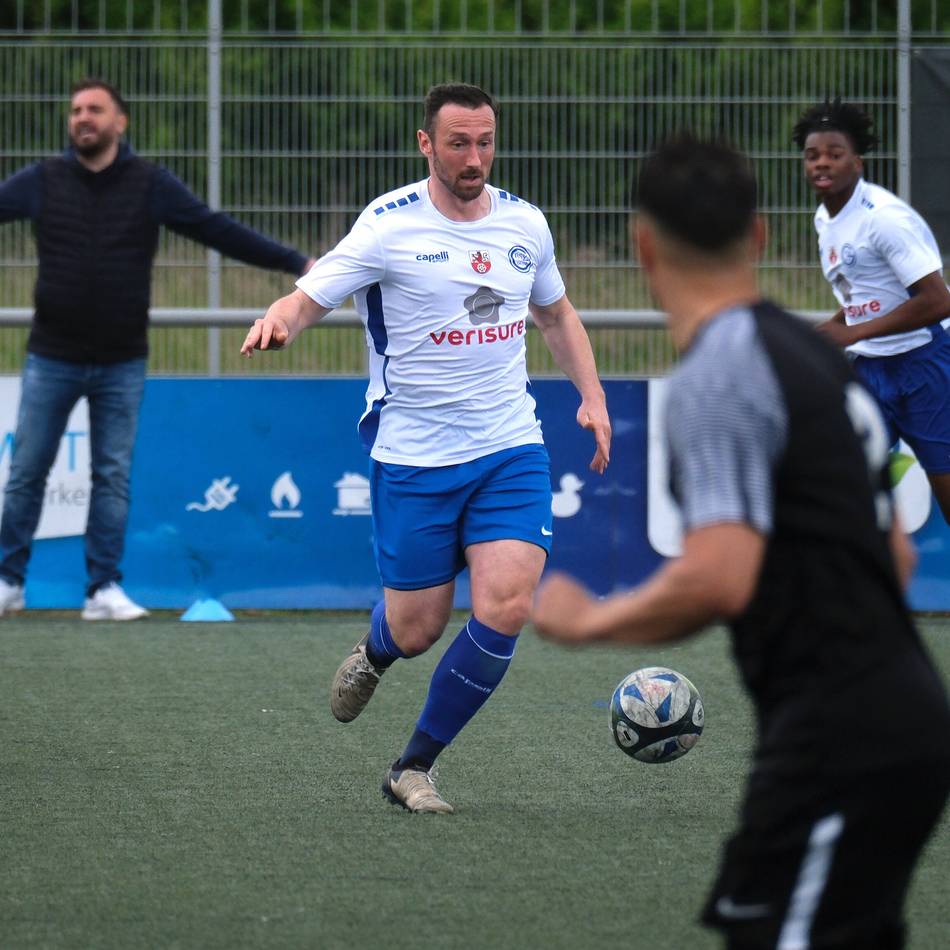 Relegation gegen den Abstieg: Ratinger Reserve droht Spiel auf Asche in Uerdingen