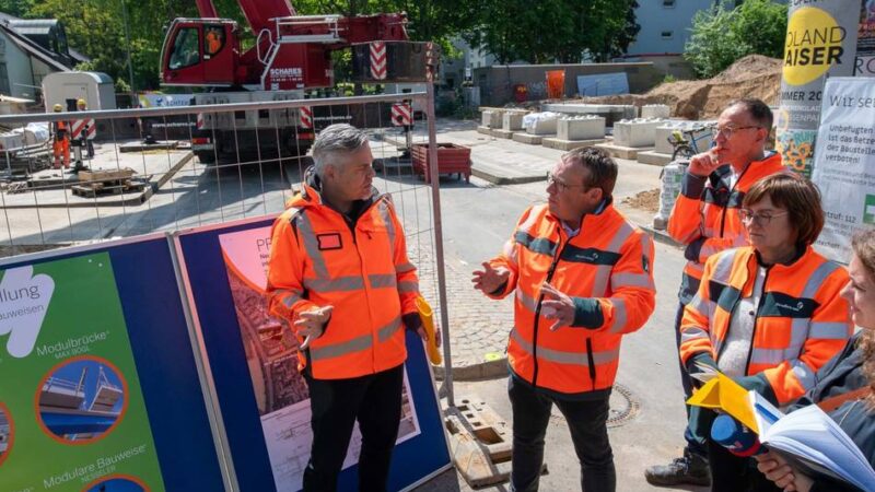 Brückenbau in Neuss-Erfttal: Spektakulärer Bauschritt an der Euskirchener Straße