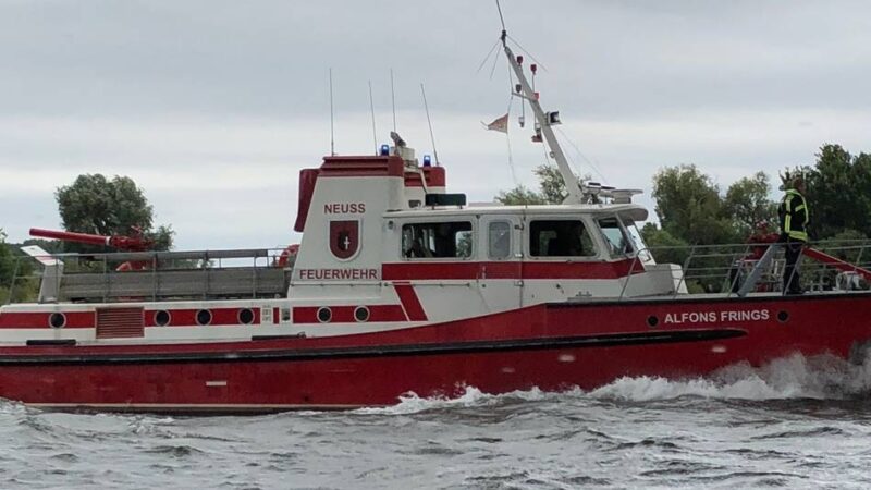 Brandschutz im Neusser Hafen: Warum die Stadt ein neues Löschboot fordert