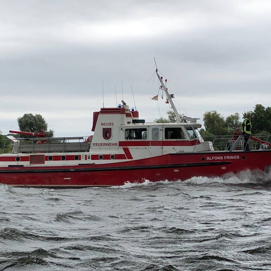 Brandschutz im Neusser Hafen: Warum die Stadt ein neues Löschboot fordert