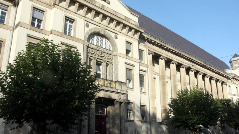 Prozessauftakt am Krefelder Landgericht: Viersener soll sich vor kleinen Kindern entblößt haben