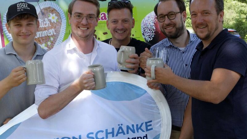 Wettbewerb auf der Kirmes: Xantens erster Stadtmeister im Bierkrugschubsen wird gesucht