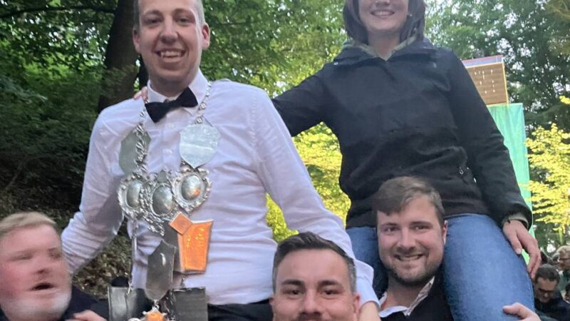 Schützenfest in Alpen: Stefan Funke regiert die Junggesellen