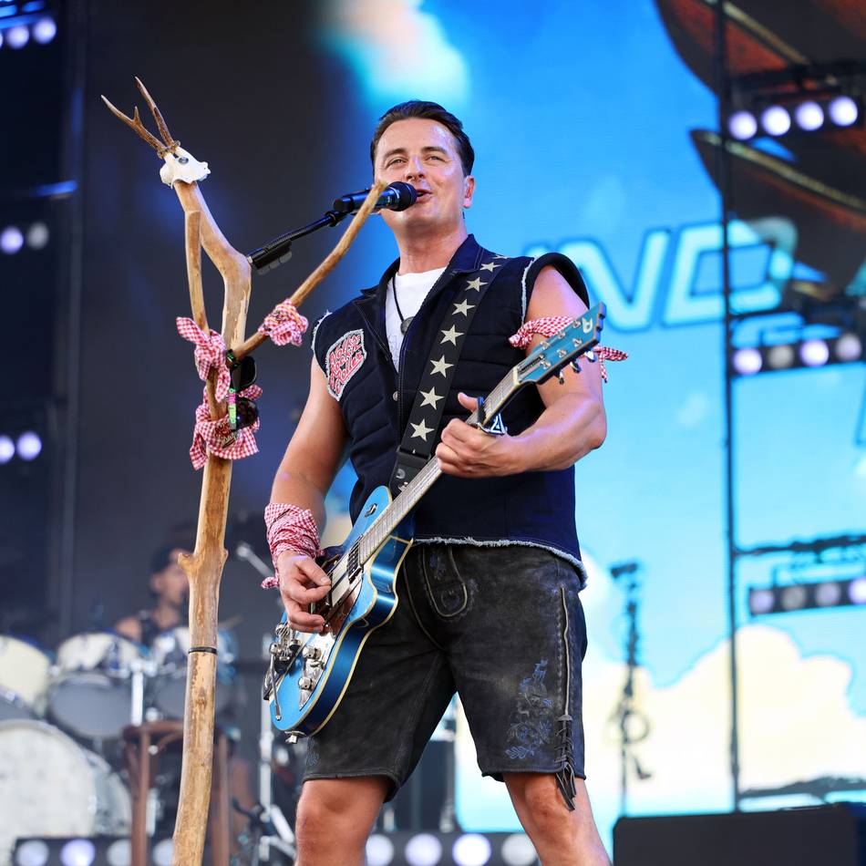 Tourstart im Sparkassenpark Mönchengladbach: Andreas Gabalier lässt seine Fans alle Sorgen vergessen