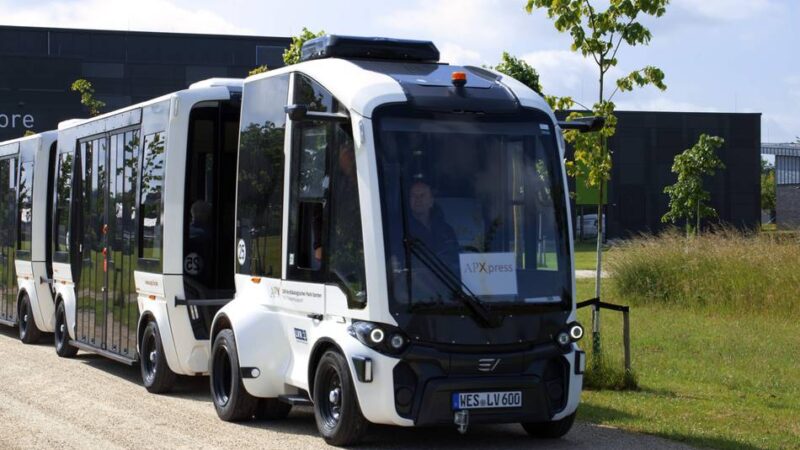 Um Besuch des großen Geländes zu erleichtern: APX testet Elektrobahn für Besucher