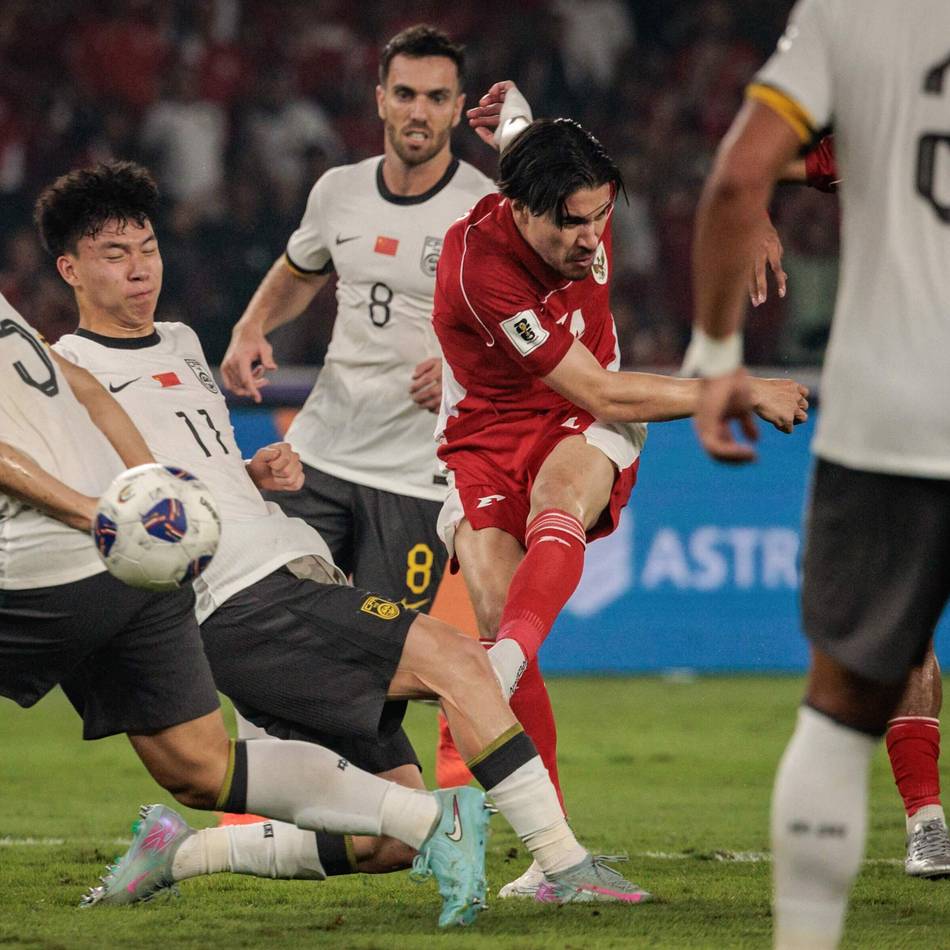 Borussia-Zugang wieder verletzt: Kevin Diks geht früh vom Platz und mit Indonesien unter