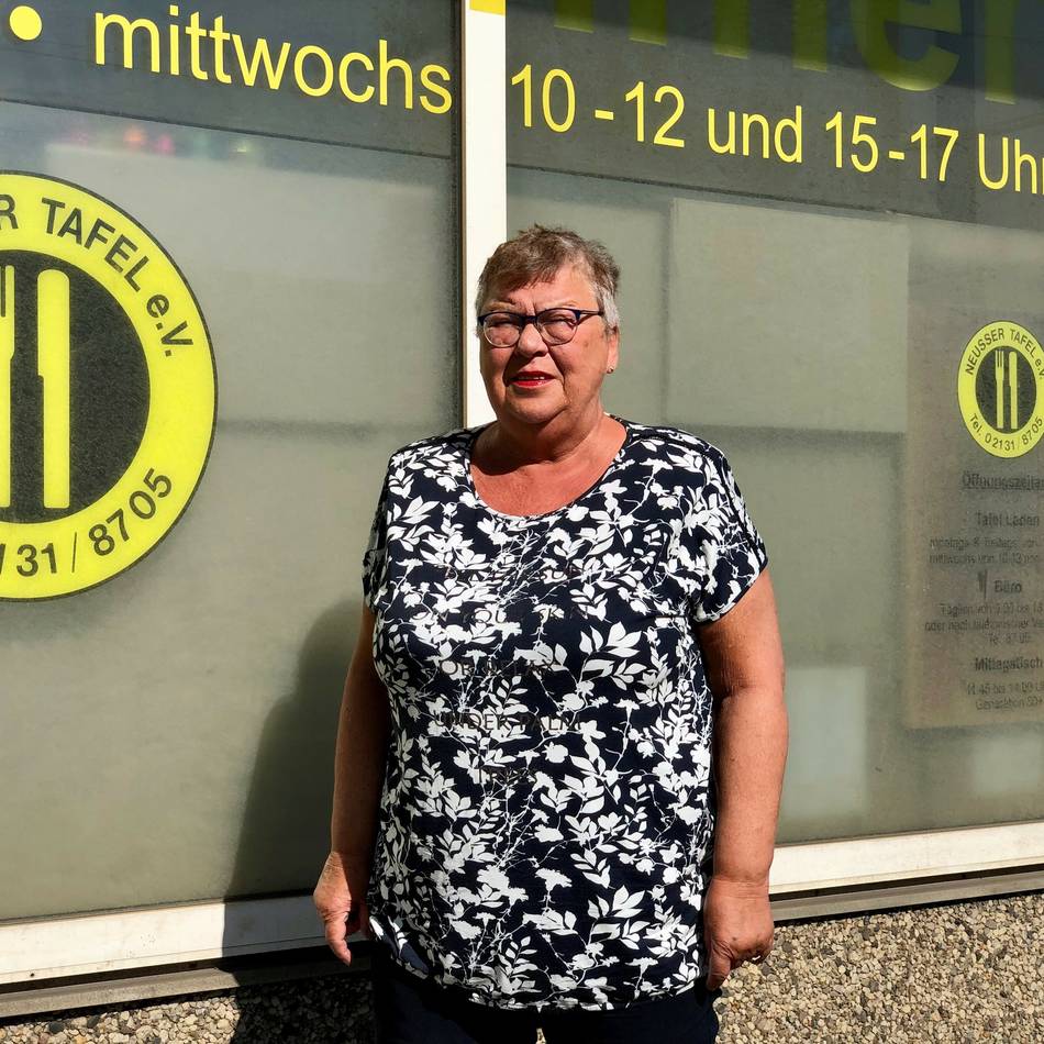 Soziales Angebot in Neuss: Tafel feiert Wiedereröffnung der Kleiderkammer
