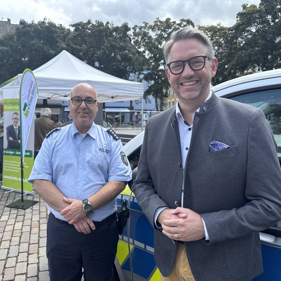 Neuer Leiter für Polizei-Bezirksdienst West: Ein Marktgespräch mit einem Dienstantritt in Xanten