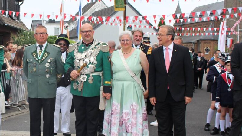 Schützenfest im Neusser Süden: Hoisten feiert mit einem ganz besonderen Königspaar