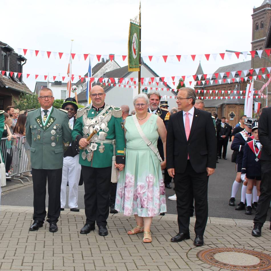 Schützenfest im Neusser Süden: Hoisten feiert mit einem ganz besonderen Königspaar