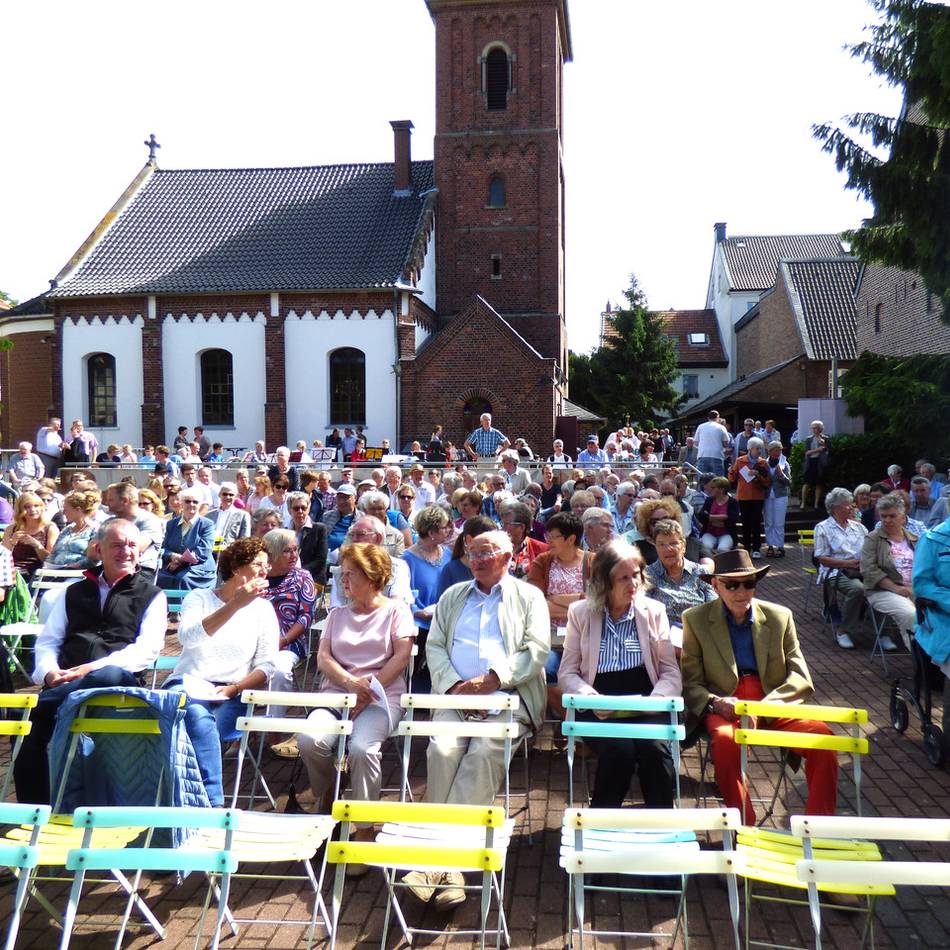 Pfingsten in Rheinberg: Ökumenischer Gottesdienst am Pfingstmontag auf der Kulturbühne