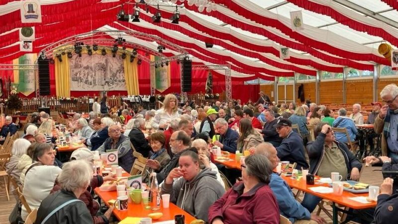 Jubiläum in Düsseldorf: Werstener Stiftung feiert ein Bürgerfest mit Musik und Spielen