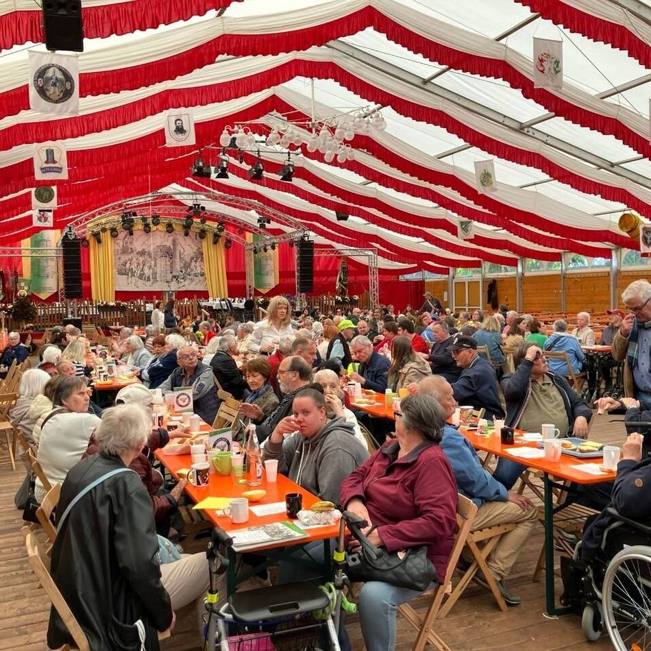 Jubiläum in Düsseldorf: Werstener Stiftung feiert ein Bürgerfest mit Musik und Spielen