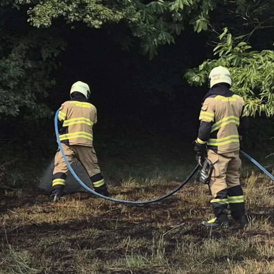 Einsatz für die Feuerwehr Hilden: Flächenbrand an der Gerresheimer Straße gelöscht