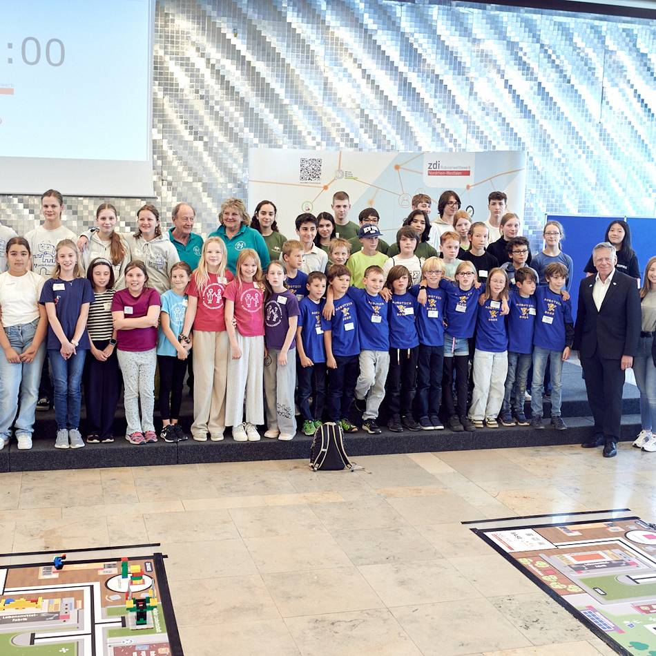 „Future Food“ trifft Technik in Neuss: Schüler aus dem Kreis punkten beim Roboterwettbewerb