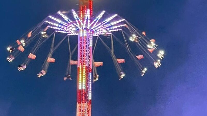Besonderer Kettenflieger
: Pfingstkirmes in Geldern lockt mit 80 Meter hohem „Nordic Tower“