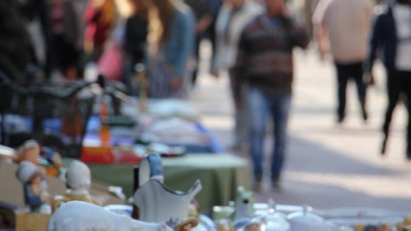 Am Wochenende in Hilden: Fabry-Markt trödelt auf der Mittelstraße