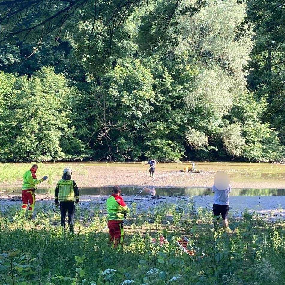 Einsatz in Mettmann: Feuerwehr sucht nach „Person im Wasser“