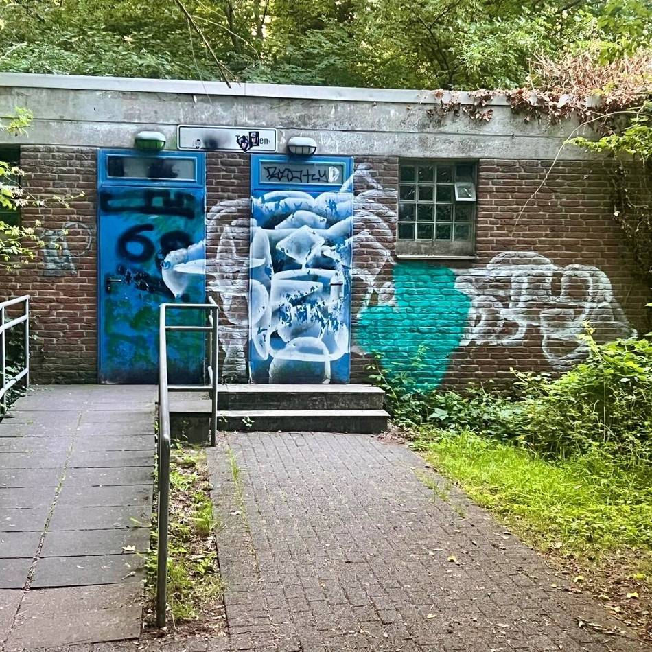 Verwaltung versucht Lösungen zu finden: Kostenüberschreitung stoppt WC-Projekt in Zons