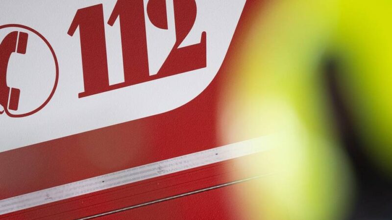 Einsatz in Mettmann: Feuerwehr befreit Kind aus Gullydeckel