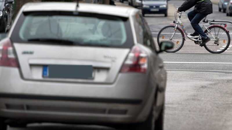 Politik in Leverkusen hakt nach: Navi weist Lkw-Fahrer auf Durchfahrtverbot Hitdorf hin