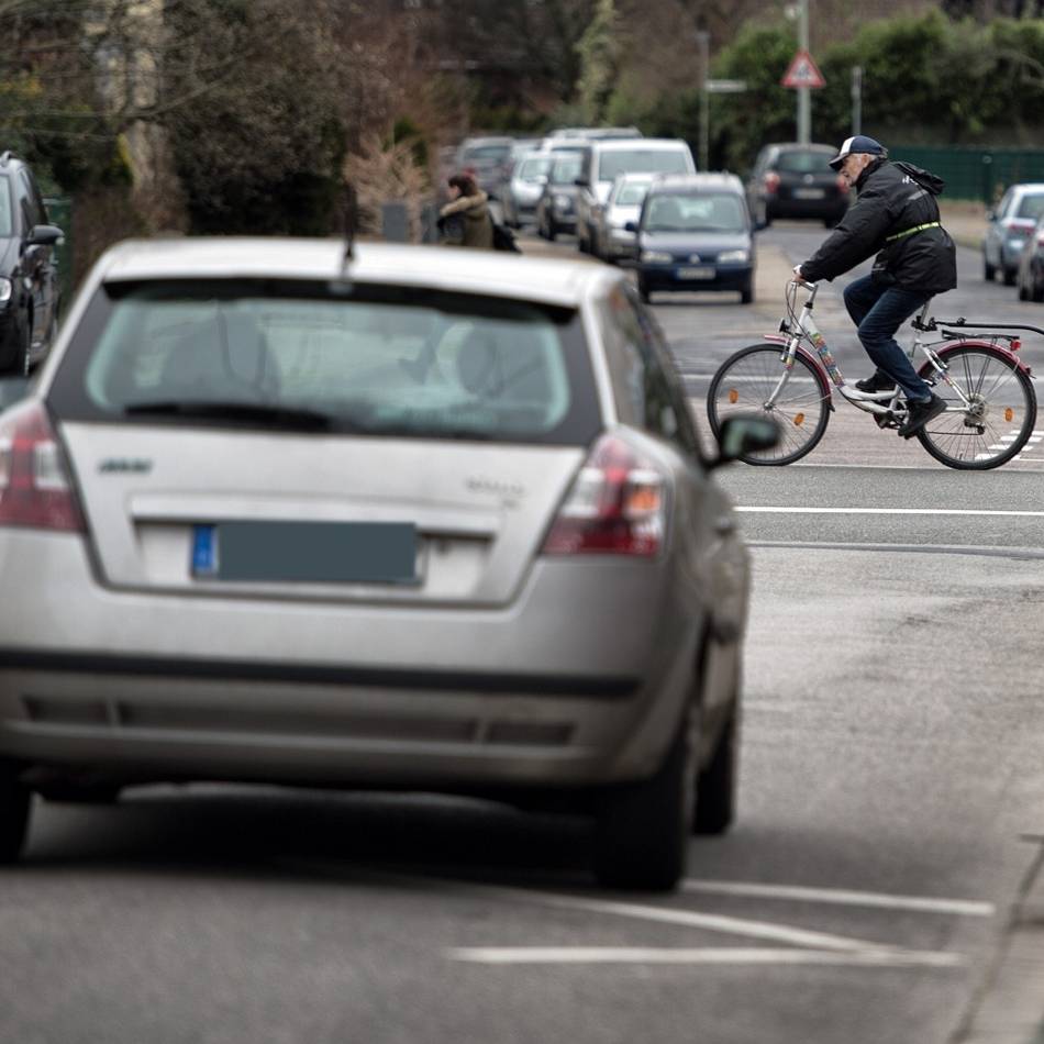 Politik in Leverkusen hakt nach: Navi weist Lkw-Fahrer auf Durchfahrtverbot Hitdorf hin