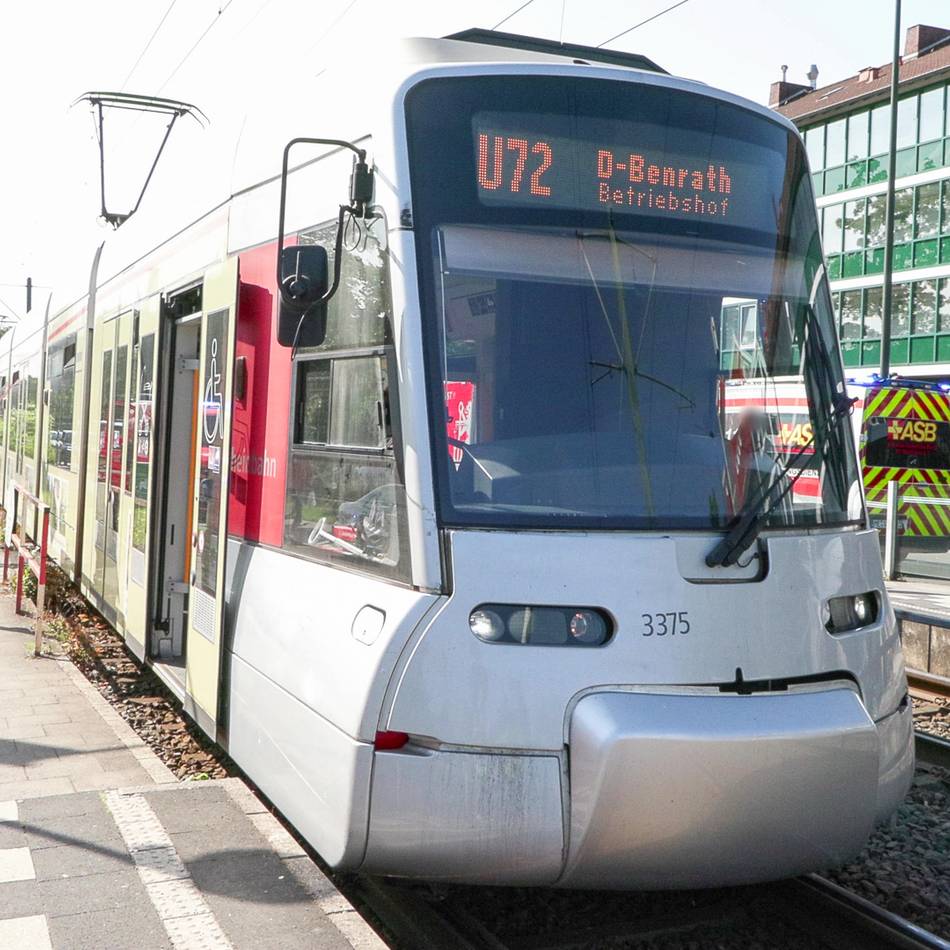 Unfall in Düsseldorf-Holthausen: Frau von Bahn erfasst und lebensgefährlich verletzt