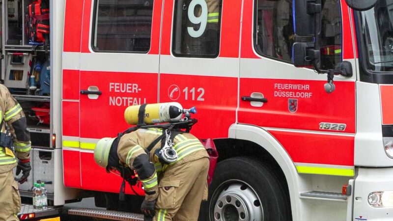 Drei Einsätze der Feuerwehr Düsseldorf: Feuer in Krankenhaus, Unfall mit Straßenbahn und Brand in Wohnhaus
