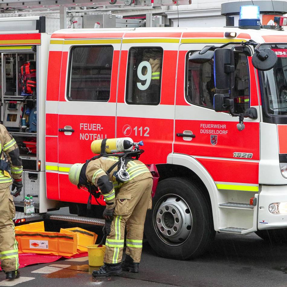 Drei Einsätze der Feuerwehr Düsseldorf: Feuer in Krankenhaus, Unfall mit Straßenbahn und Brand in Wohnhaus