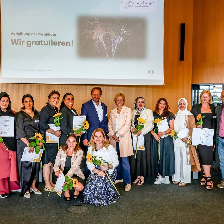 Trainerinnen schulen Eltern in Leverkusen: Bessere Bildungschancen für junge Einwanderer