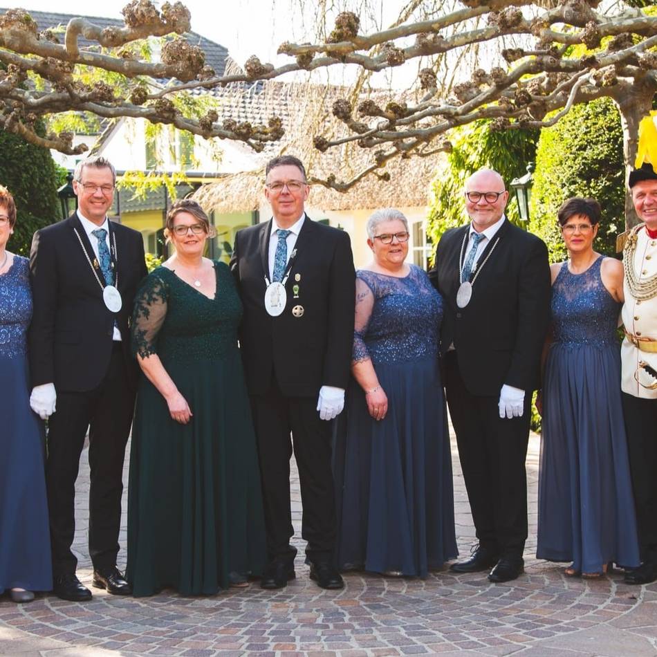 St.-Gertrudis Bruderschaft 1438 Dilkrath: Schützenfest mit Musik von Booster