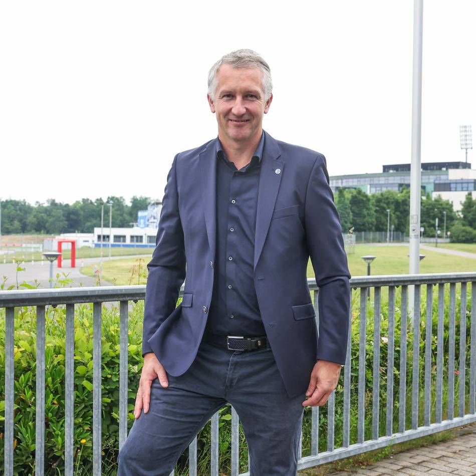 Muslic statt Klub-Legende Raúl: So erklärt S04-Sportvorstand Baumann die Trainerwahl