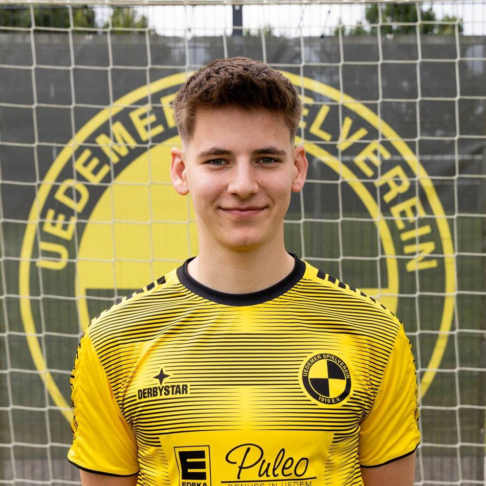 Mittelfeldakteur kommt aus Remscheid: Xanten zieht die ersten neuen Spieler an Land