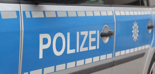 Vogelsberg in Thüringen: Polizei befreit 19-Jährige aus Kiste in Scheune