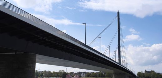 Düsseldorf: Schiffsführer durchbrechen Polizeisperre auf dem Rhein und beschimpfen Beamte