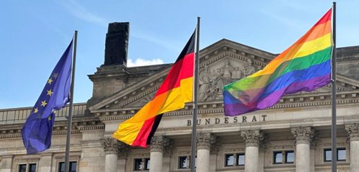 Berlin: Bundesrat hisst zum CSD die Regenbogenflagge