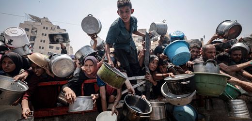 Israel: Luftabwürfe von Hilfsmitteln über Gaza laut Organisationen eine »groteske Ablenkung«