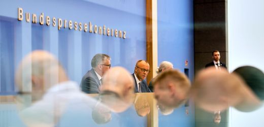 Richterstreit: Friedrich Merz stellt sich vor Frauke Brosius-Gersdorf, aber hält sich ihre Wahl offen
